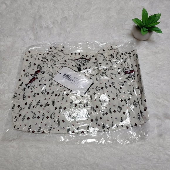 Q2 White Top w/ Belled Sleeves & Floral Print - Picture 6 of 7